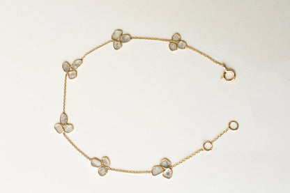 18K gold bracelet with clover-shaped clusters of polki diamond slices