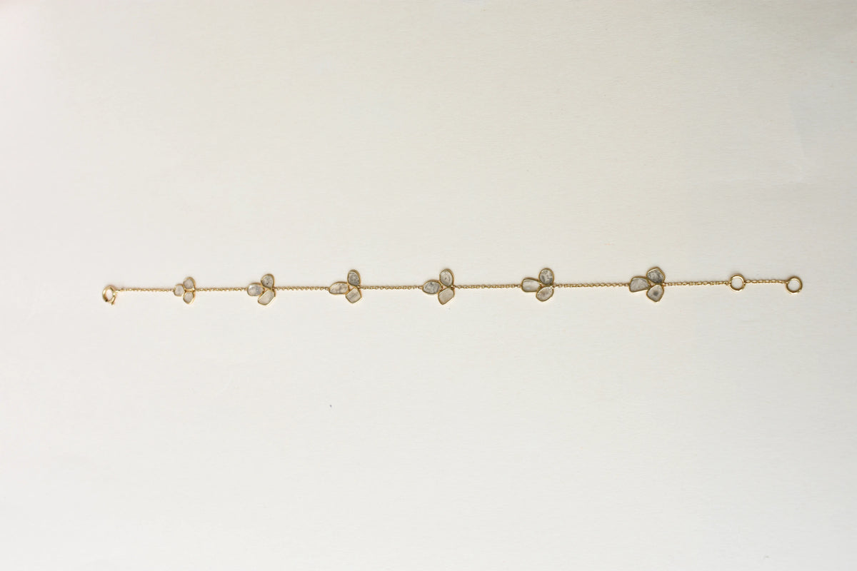 18K gold bracelet with clover-shaped clusters of polki diamond slices
