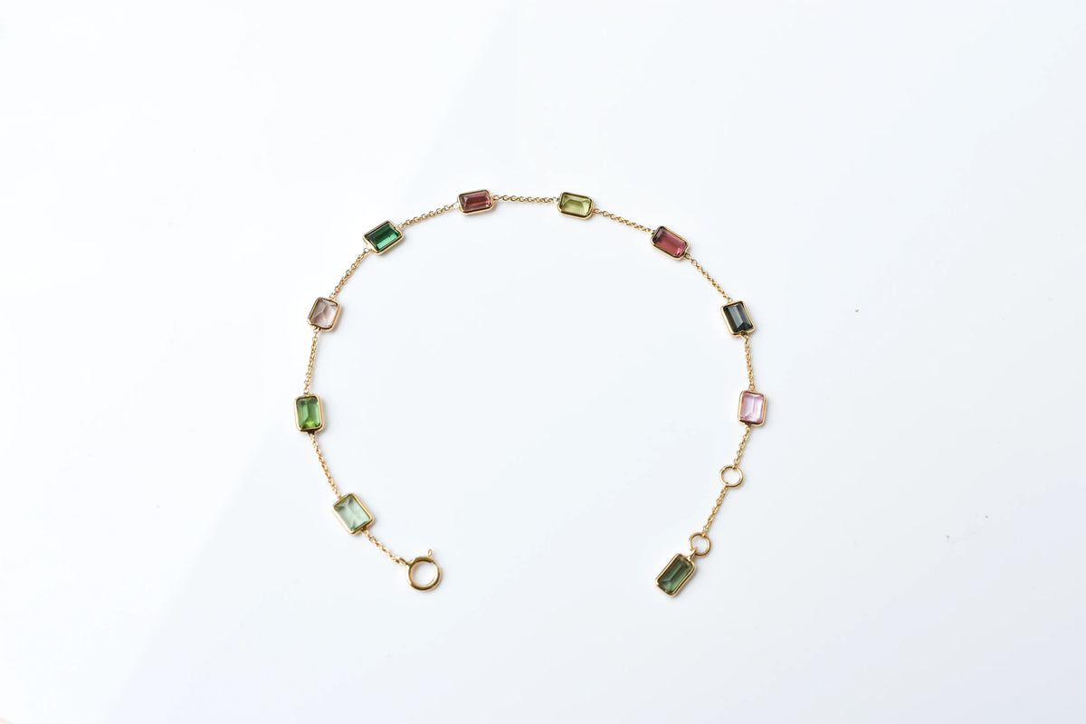 18K gold bracelet with emerald-cut pink and green tourmaline stations