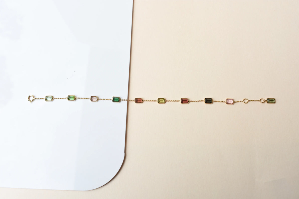 18K gold bracelet with emerald-cut pink and green tourmaline stations