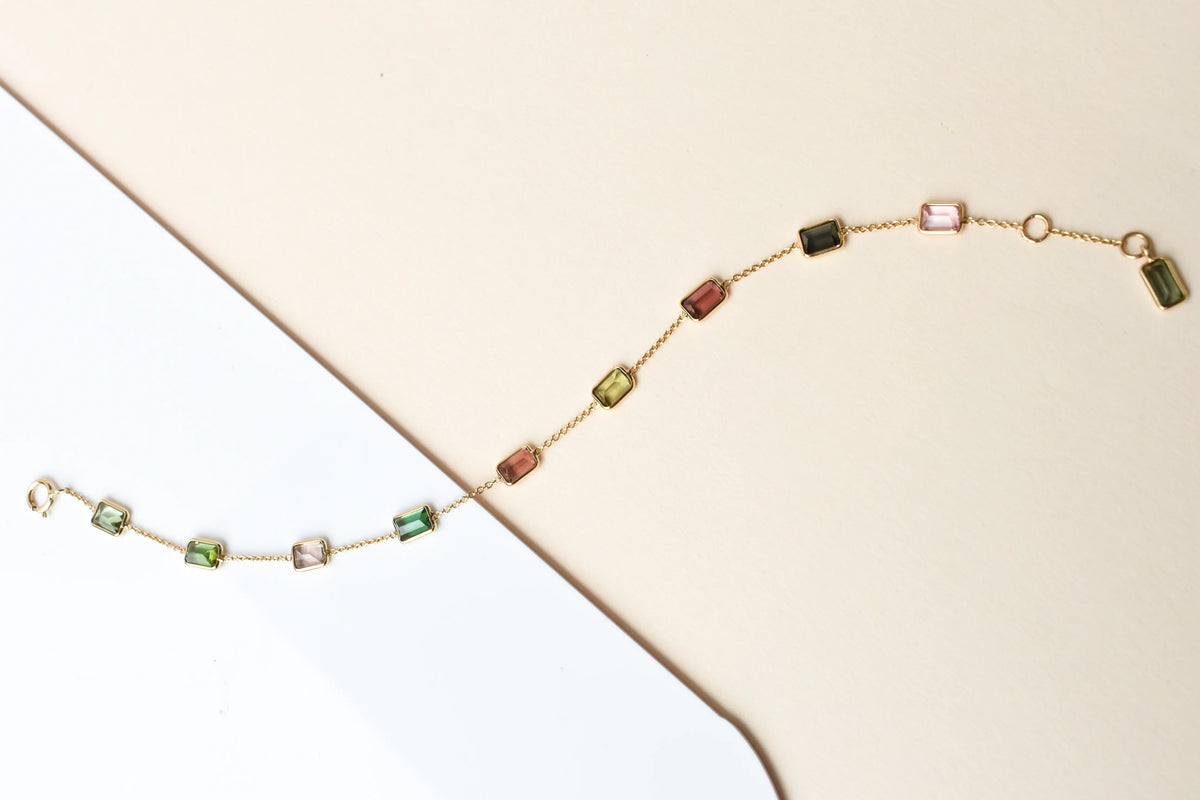 18K gold bracelet with emerald-cut pink and green tourmaline stations