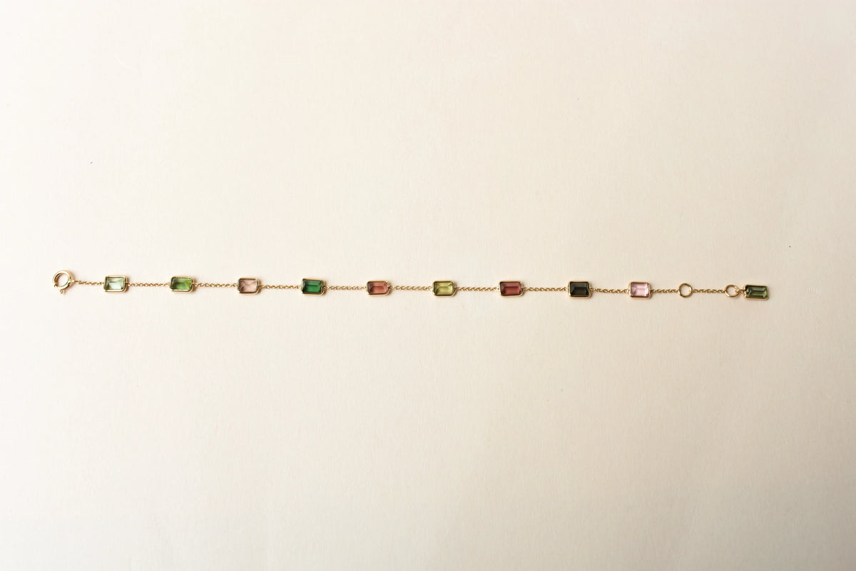 18K gold bracelet with emerald-cut pink and green tourmaline stations