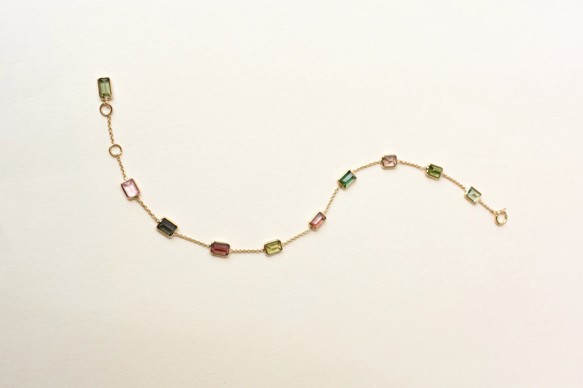 18K gold bracelet with emerald-cut pink and green tourmaline stations