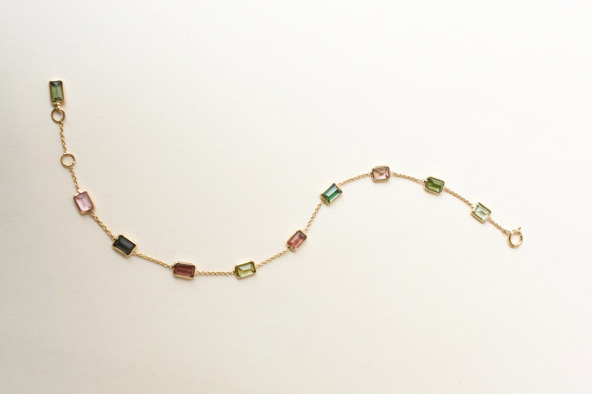 18K gold bracelet with emerald-cut pink and green tourmaline stations