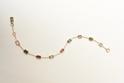 18K gold bracelet with emerald-cut pink and green tourmaline stations