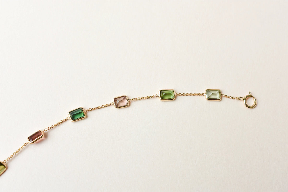 18K gold bracelet with emerald-cut pink and green tourmaline stations