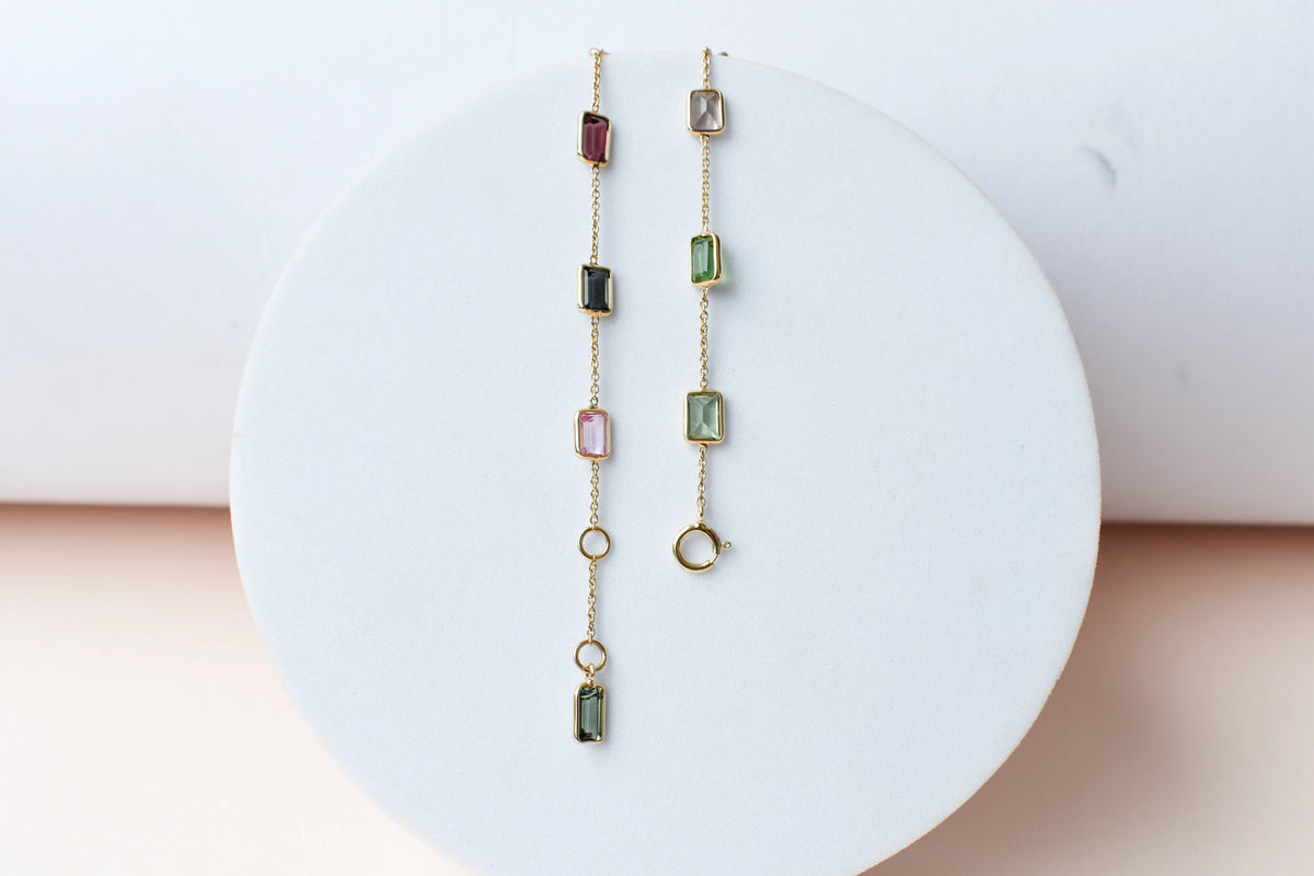 18K gold bracelet with emerald-cut pink and green tourmaline stations