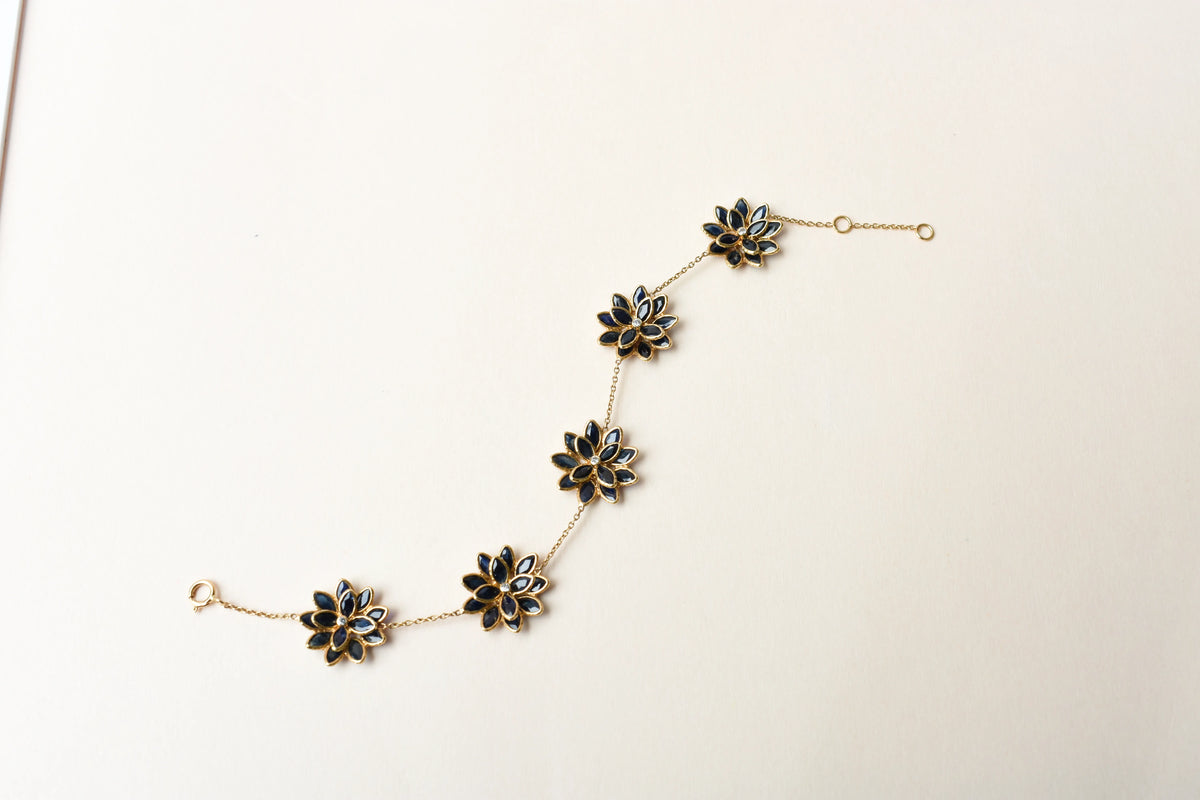 18K gold bracelet with blue sapphire flower clusters and diamond centers
