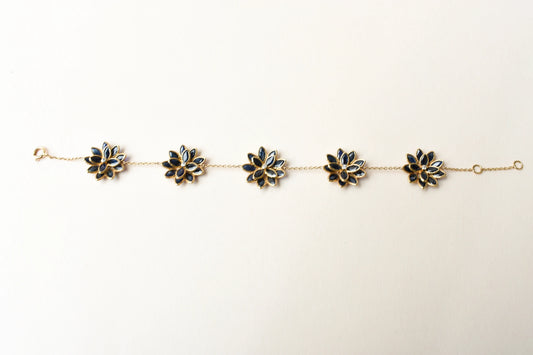 18K gold bracelet with blue sapphire flower clusters and diamond centers