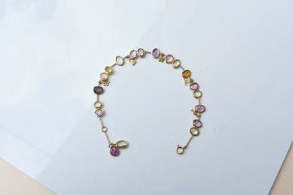 18K gold bracelet with a cluster of violet, green and pink sapphires