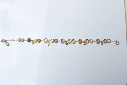18K gold bracelet with a cluster of violet, green and pink sapphires
