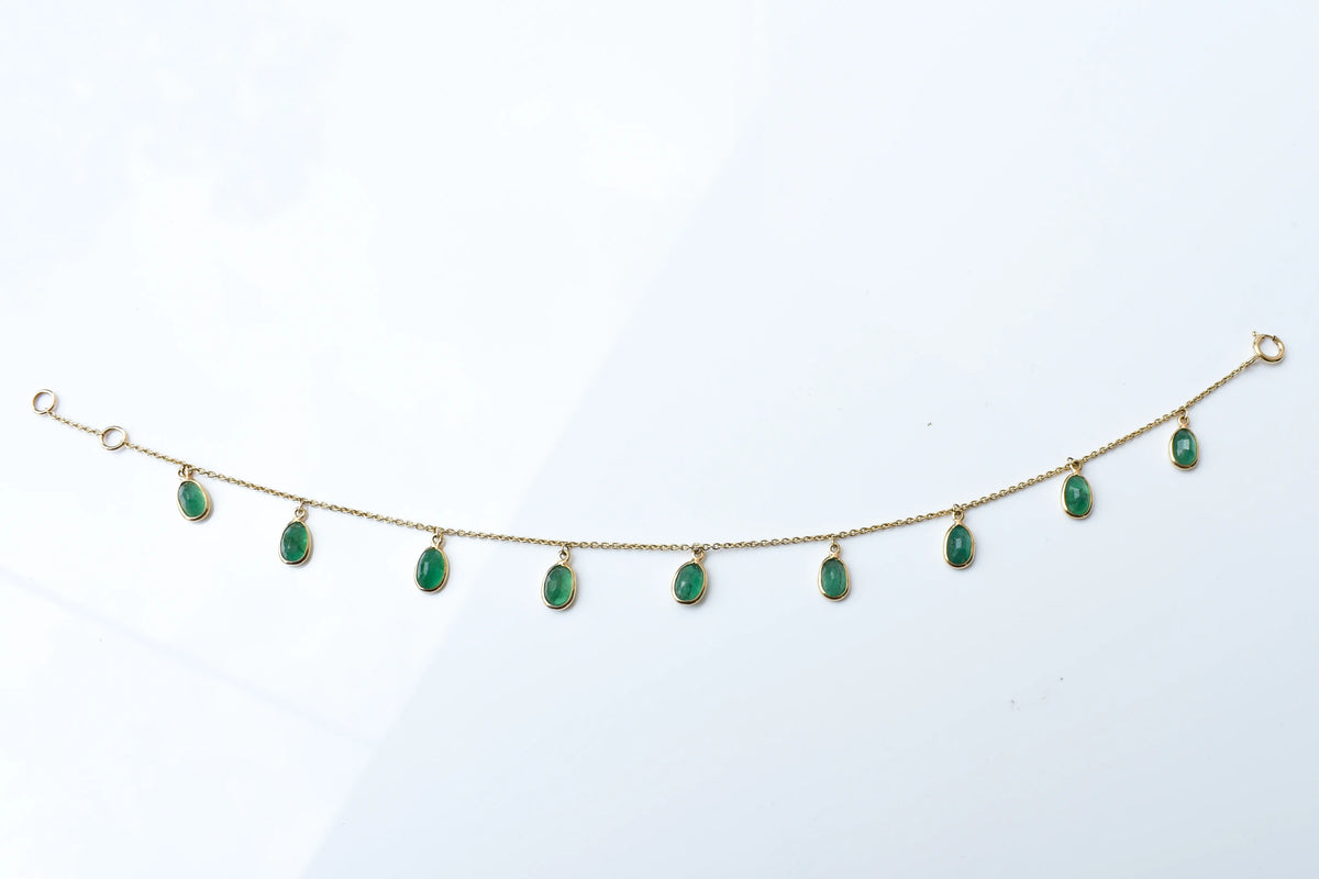 18K gold bracelet with oval emerald drops in fringe design