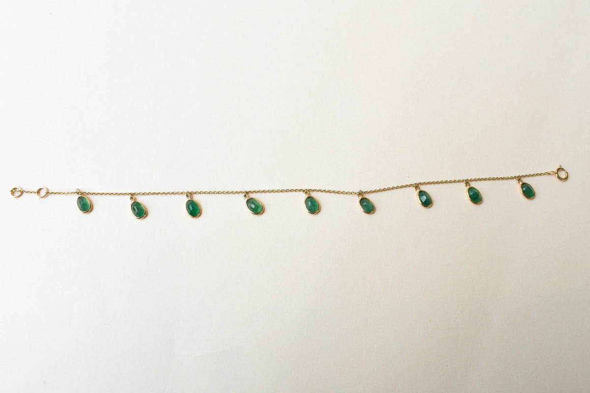 18K gold bracelet with oval emerald drops in fringe design