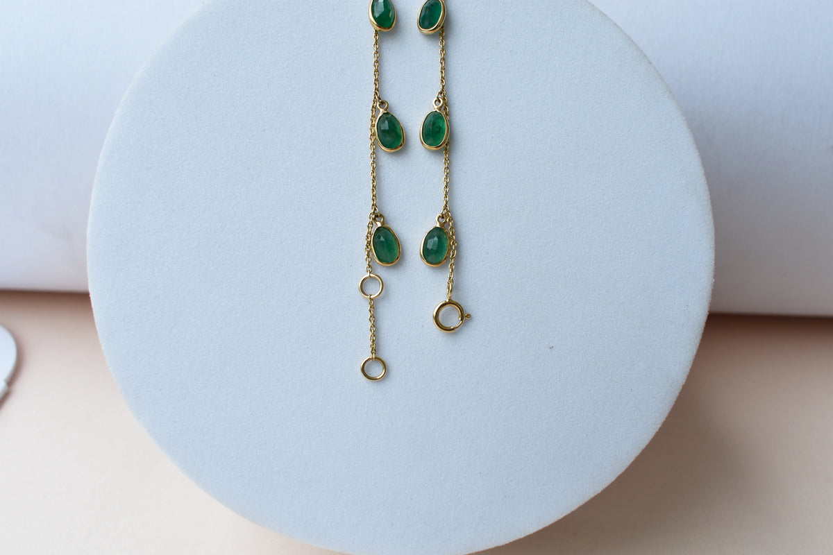 18K gold bracelet with oval emerald drops in fringe design
