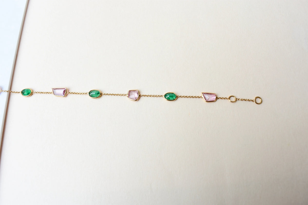 18K gold bracelet with emerald and pink sapphire stations