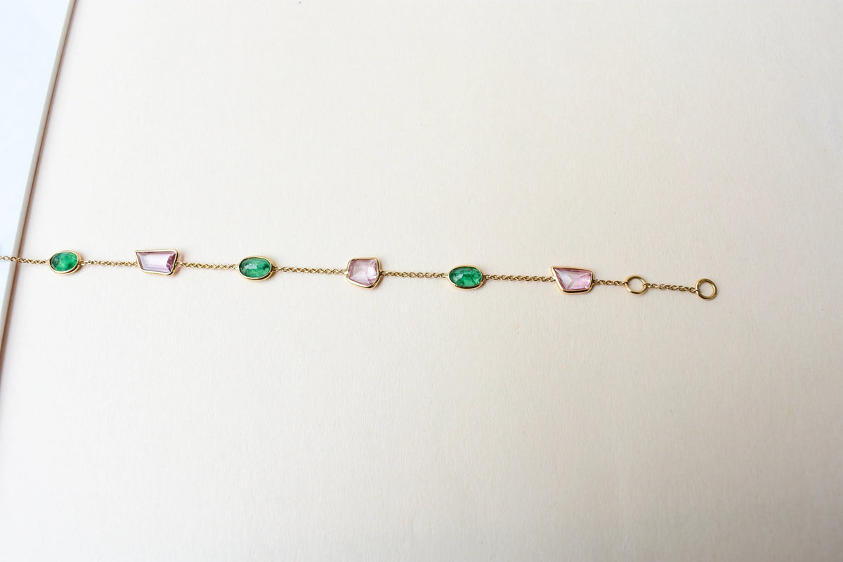 18K gold bracelet with emerald and pink sapphire stations