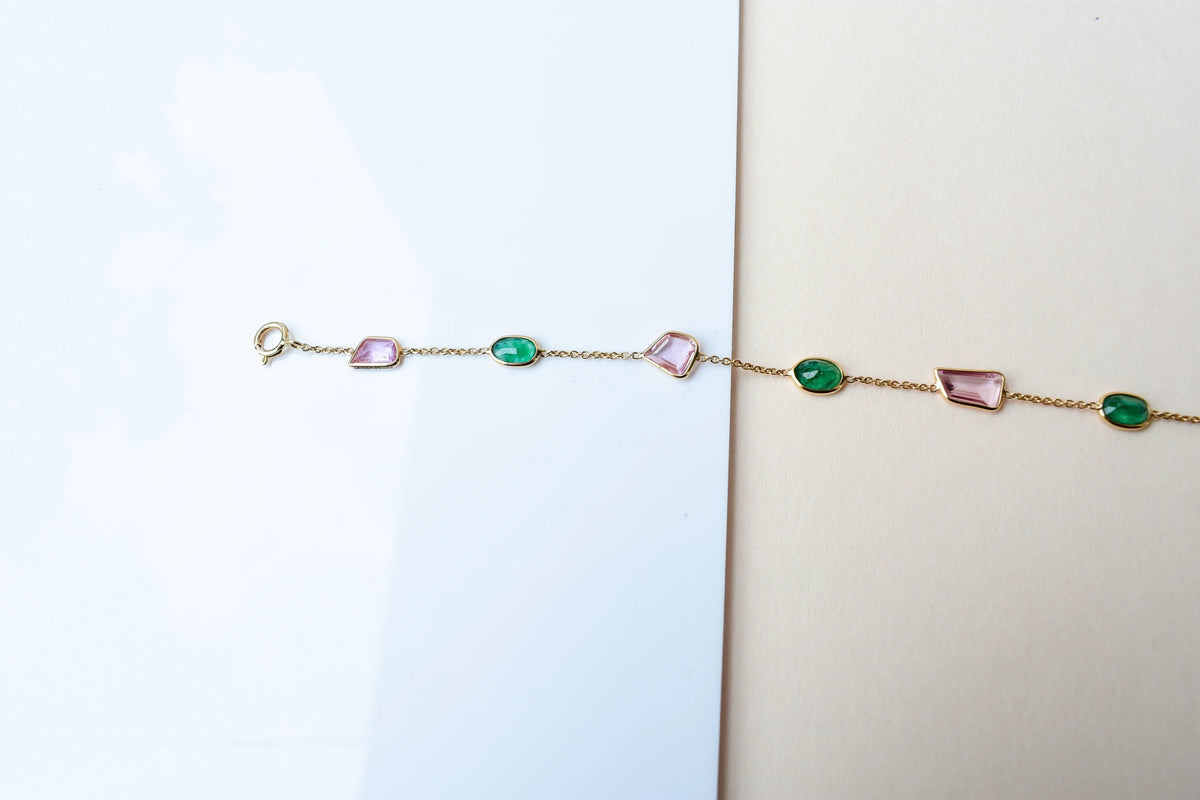 18K gold bracelet with emerald and pink sapphire stations