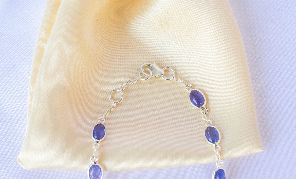 925 silver bracelet with bezel-set oval cabochon tanzanite stones