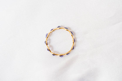Pear-cut tanzanite gemstone eternity ring in 18K gold with bezel setting