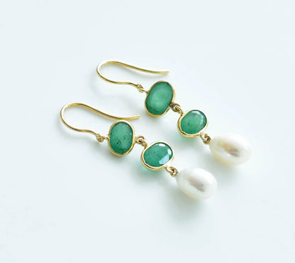 18K gold drop earrings with emerald and teardrop pearl