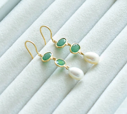 18K gold drop earrings with emerald and teardrop pearl