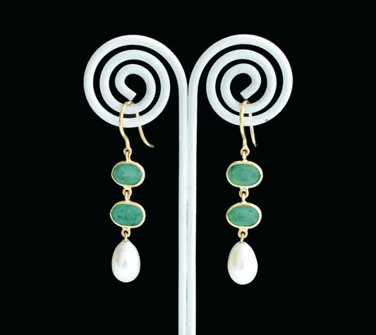18K gold drop earrings with emerald and teardrop pearl