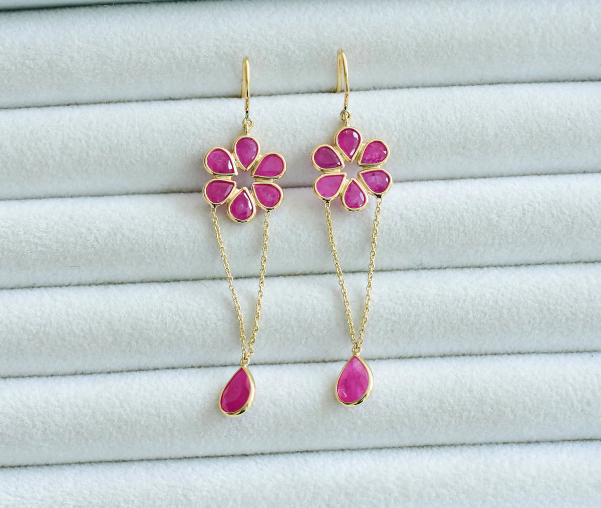 18K gold drop earrings with peridot and opal cabochon