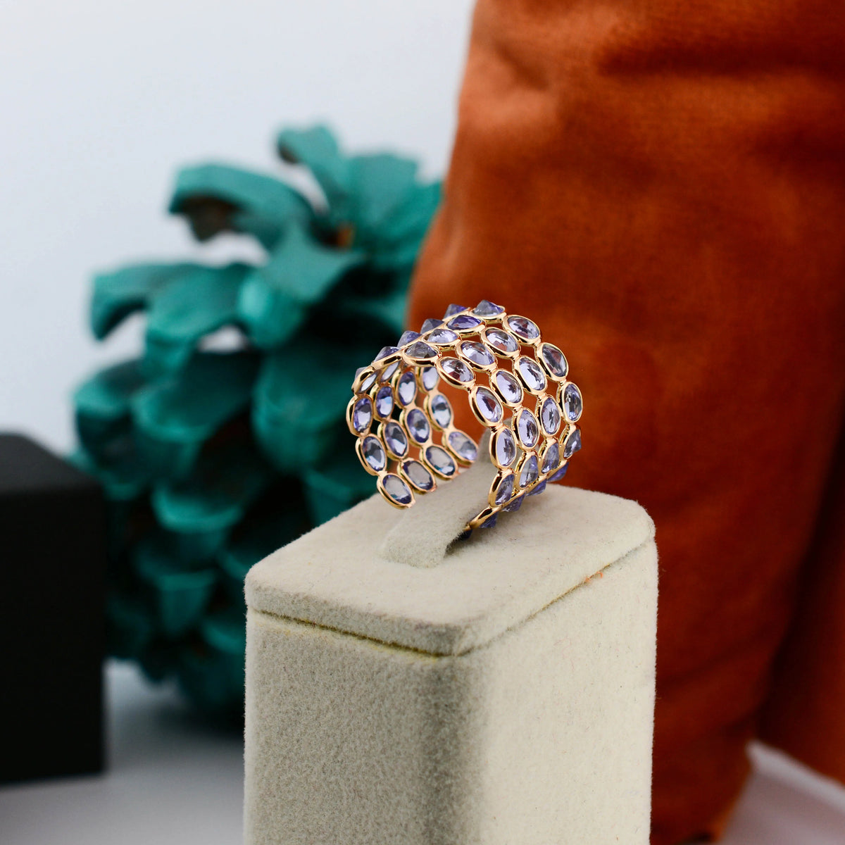 18K gold wide cocktail ring with bezel-set oval tanzanite in a honeycomb pattern