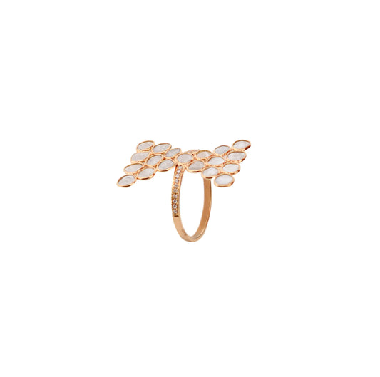 18K gold cluster ring with diamond polki slices and a pavé diamond bridge