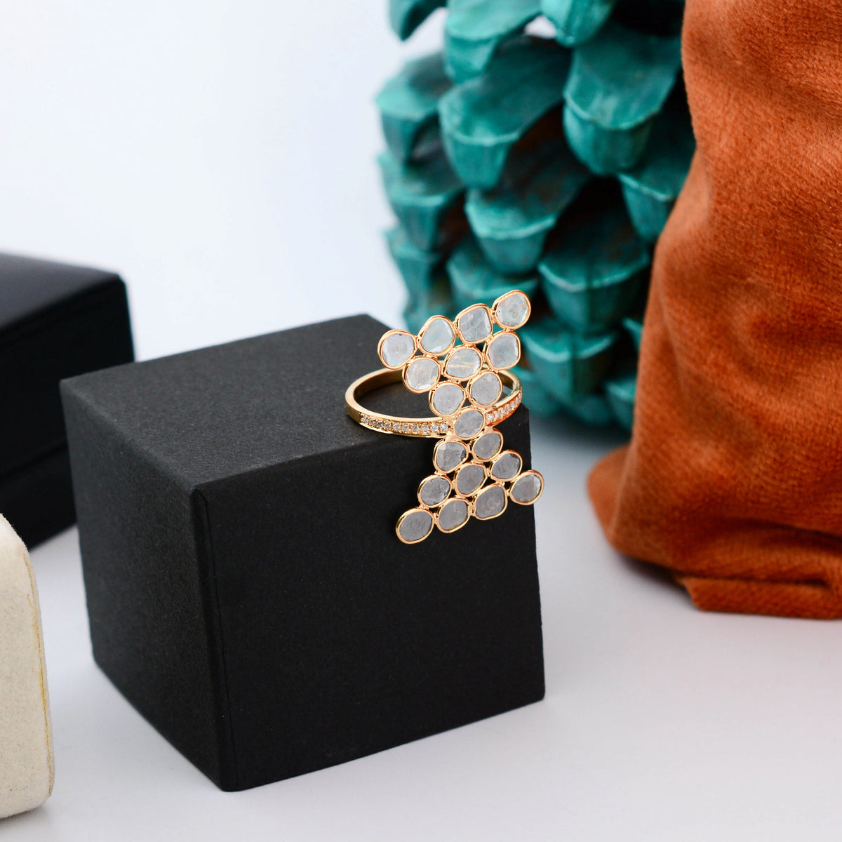 18K gold cluster ring with diamond polki slices and a pavé diamond bridge