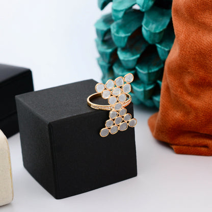 18K gold cluster ring with diamond polki slices and a pavé diamond bridge