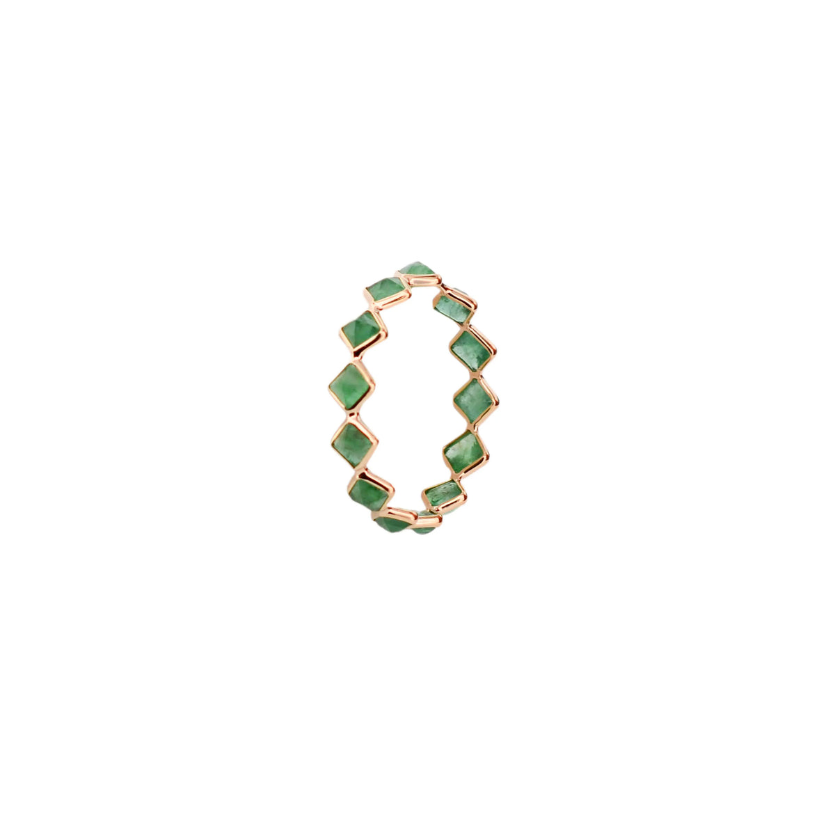18K gold eternity ring with square and kite-cut emeralds in a zigzag pattern