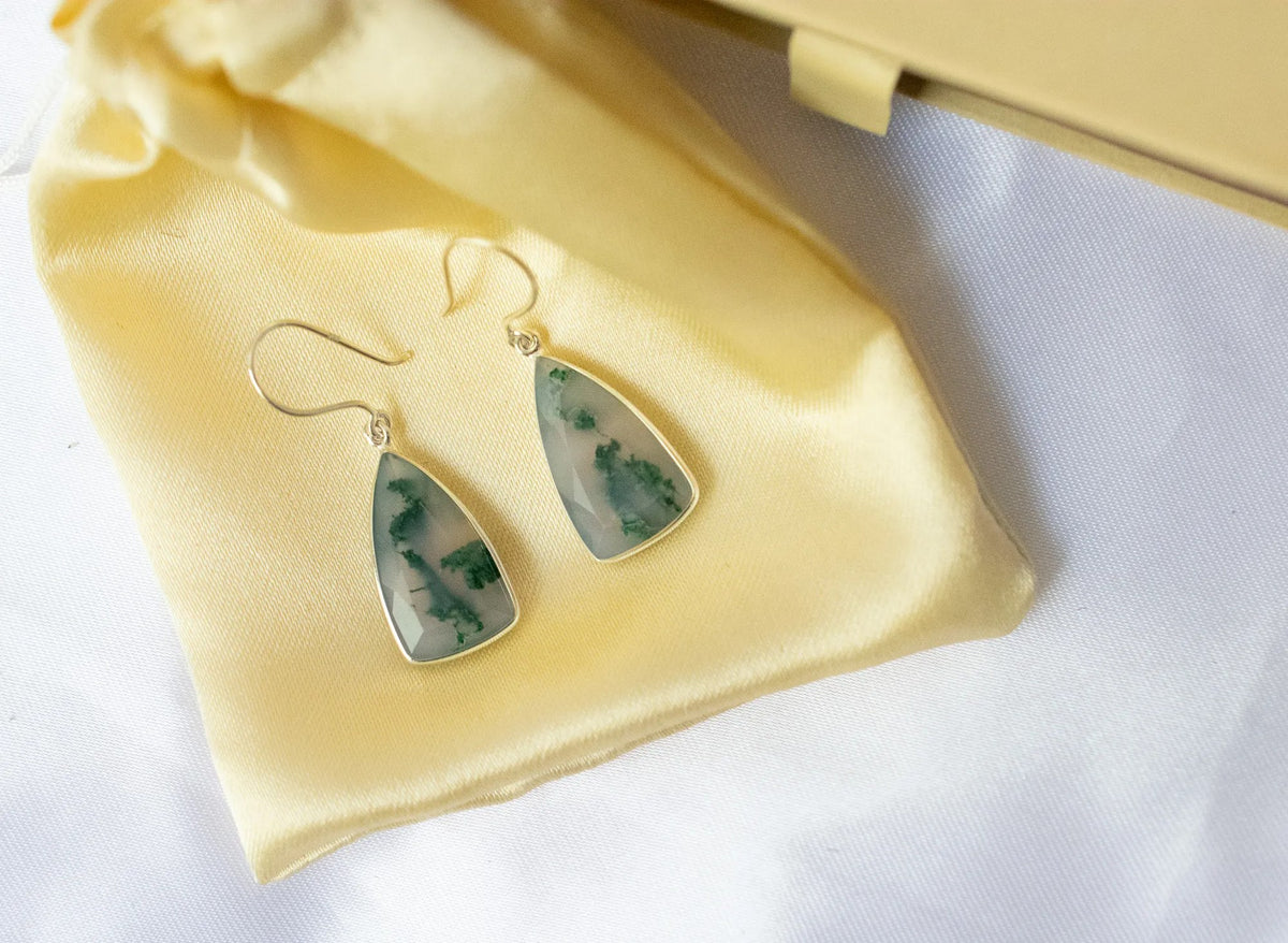 Moss Agate Drop Earrings in 925 Silver – Handmade Nature-Inspired Gemstone Jewelry