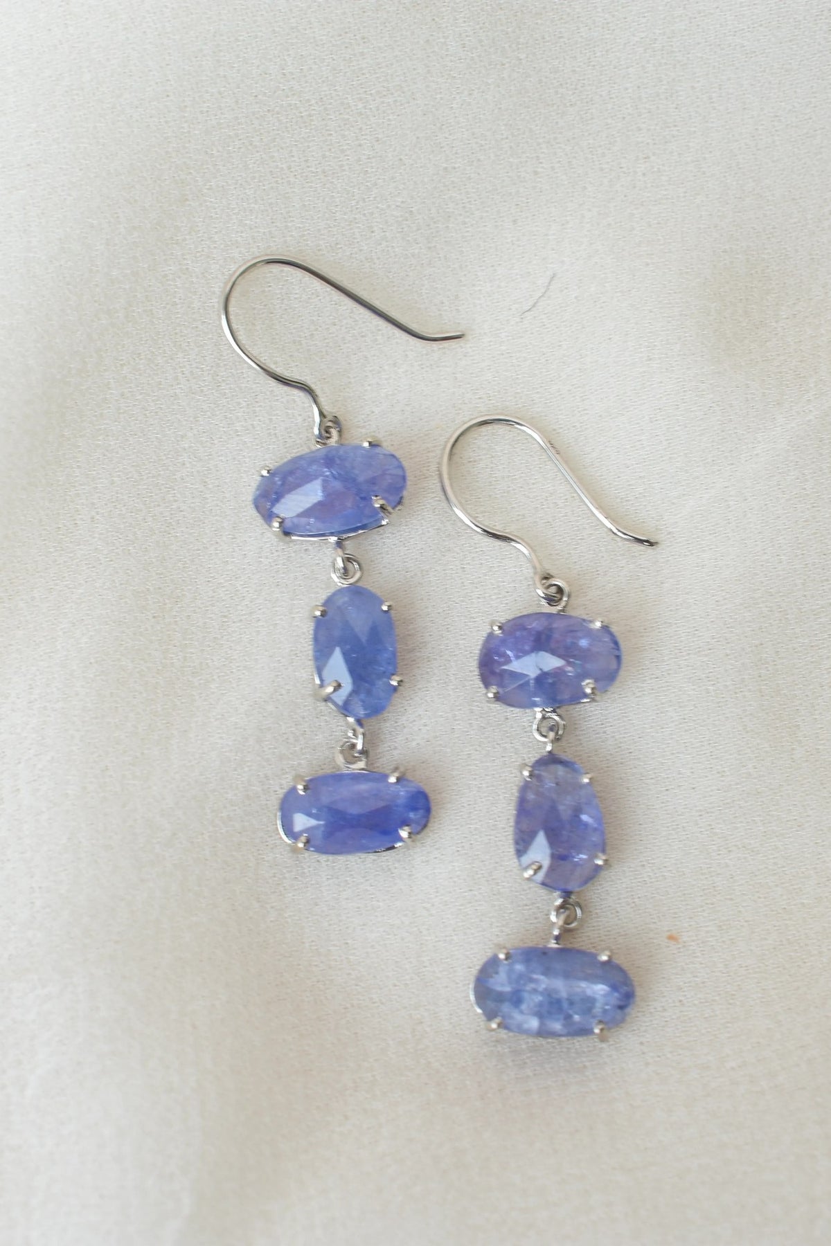 Tanzanite Graduated Drop Earrings in 925 Silver – Handmade Statement Gemstone Jewelry