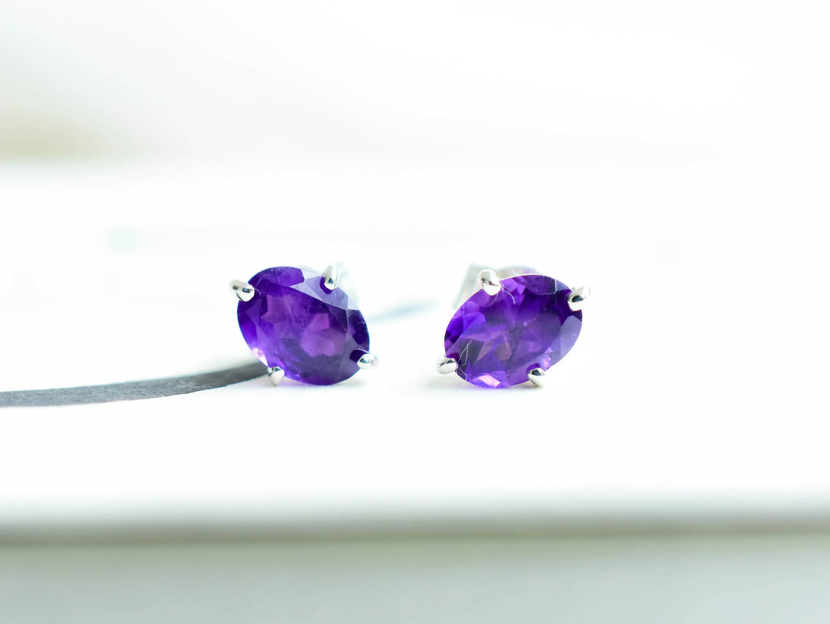 Oval-Cut Amethyst Solitaire Stud Earrings in 925 Silver – Classic Everyday Fine Jewelry