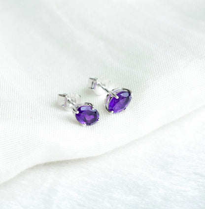 Oval-Cut Amethyst Solitaire Stud Earrings in 925 Silver – Classic Everyday Fine Jewelry