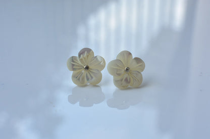 Carved Mother of Pearl Flower Stud Earrings in 925 Silver – Handmade Everyday Jewelry