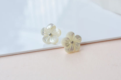 Carved Mother of Pearl Flower Stud Earrings in 925 Silver – Handmade Everyday Jewelry