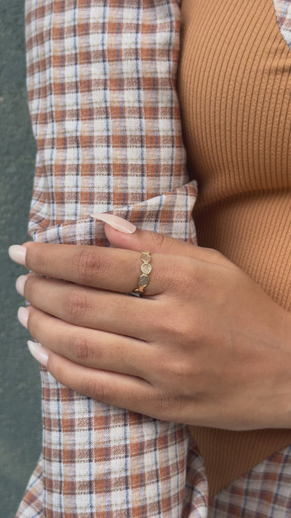 Diamond Slice Band Ring in 18K Gold – Freeform Bezel-Set Stacking Ring