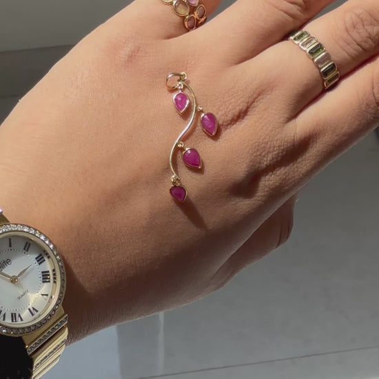 Pear Ruby Vine Pendant in 18K Gold - process video